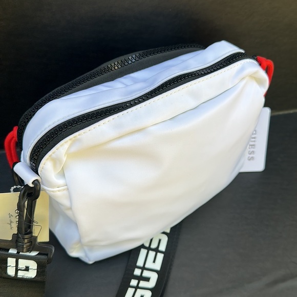 New GUESS Crossbody/Messenger Bag - Picture 7 of 8